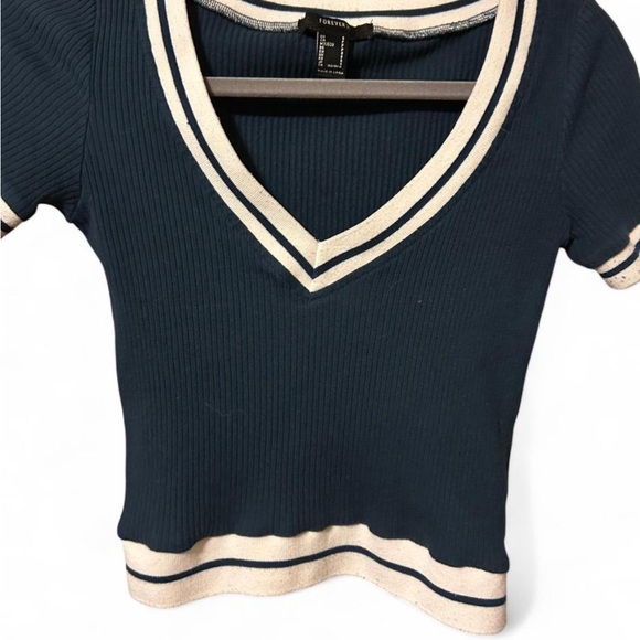 Forever 21 Navy and Cream V-Neck Crop Top - Picture 9 of 9